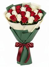 Букет Микс из красных и белых роз в Талицах Ивановской области