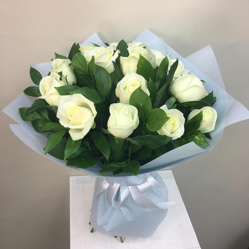 Букет 15 Белых роз Проуд в Талицах Ивановской области