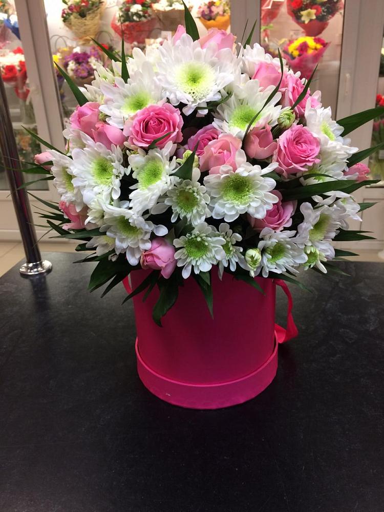 Цветочная композиция из Розы и Хризантемы в шляпной коробке в Талицах Ивановской области