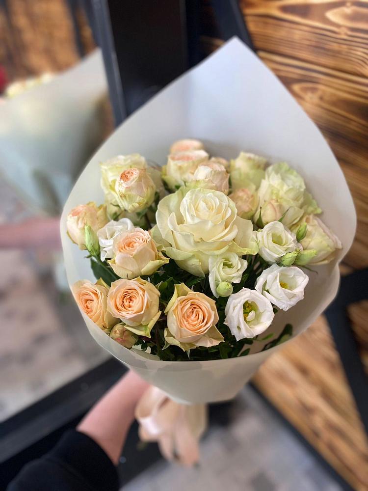 Букет цветов из: Розы и Лизиантусы в Талицах Ивановской области